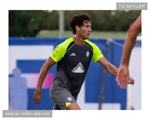 卡利亚里拉杜尼亚训练中高球表现极稳定 卡利亚里拉杜尼亚训练中高球表现极稳定